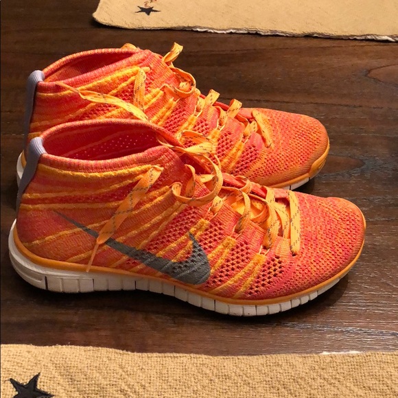 nike running high tops